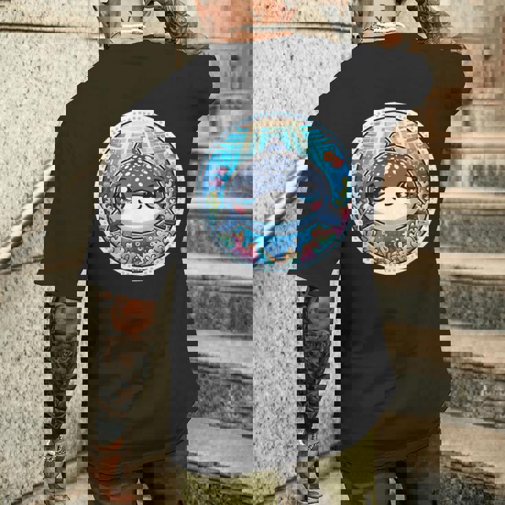 ジンベイザメ、ジンベエザメのアニメ、カワイイ・ジンベエザメ メンズTシャツ バックプリント 彼への贈り物