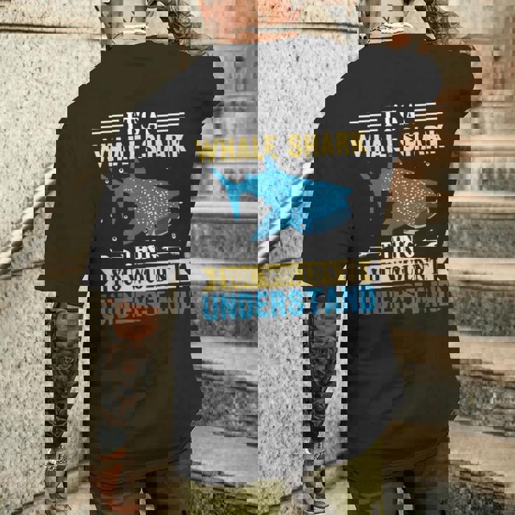 ジンベイザメのことは理解できないジンベイザメです。 メンズTシャツ バックプリント 彼への贈り物