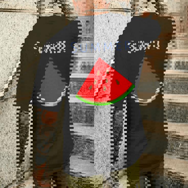 スイカ 1ピース・夏【 サマータイム 】リゾート・夏 大好き／面白 イラスト メンズTシャツ バックプリント 彼への贈り物