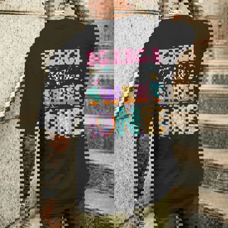 スイートワンのキキ ファーストバースデー お揃いファミリー メンズTシャツ バックプリント 彼への贈り物