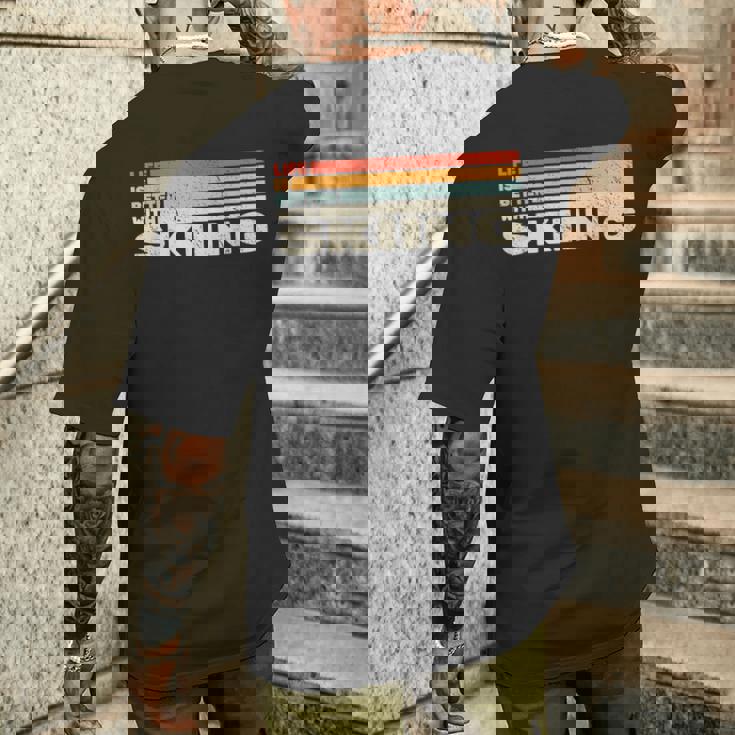 スキースノースキーヤーとレトロなスノウスキーで人生はより良い。 メンズTシャツ バックプリント 彼への贈り物