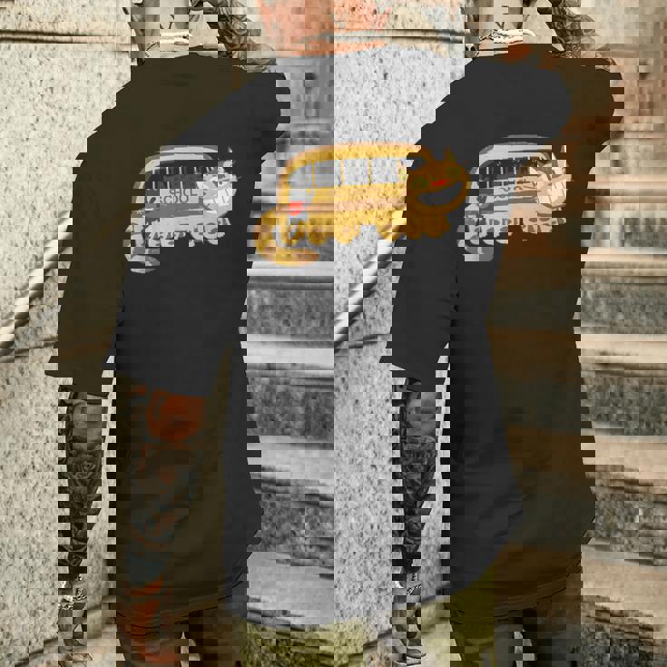 スクールキャットバスに向かうキャットバスの猫たち メンズTシャツ バックプリント 彼への贈り物