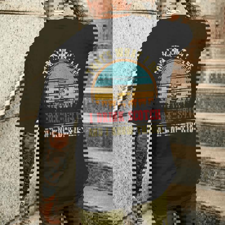 スコッチを飲みます＆アイ・ノウ・シングスファニー・スコッチ・ラヴァー・ウイスキー メンズTシャツ バックプリント 彼への贈り物