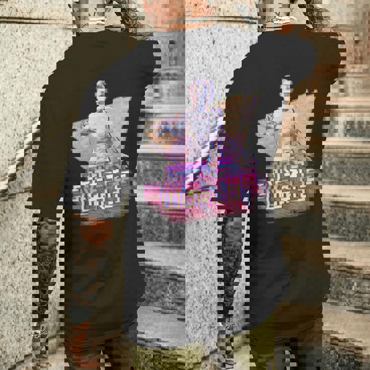 ストレンジャー・シングス イレブン シンセウェーブ ガールズ セーブ ワールド レトロ 80年代 メンズTシャツ バックプリント 彼への贈り物