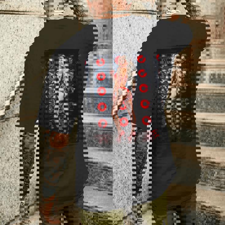 セクシーガールグラフィックtシャツ 赤いビキニを着たブロンドゴーゴーダンサー メンズTシャツ バックプリント 彼への贈り物