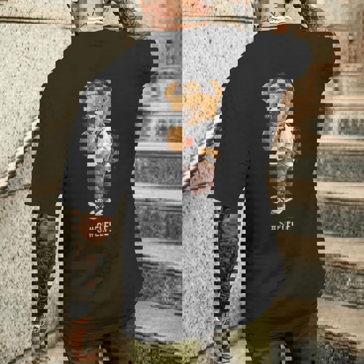 セルフィーを撮るかわいいテディベア メンズTシャツ バックプリント 彼への贈り物