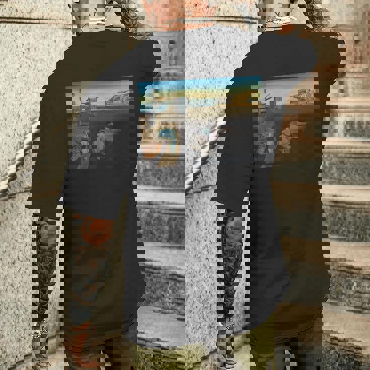 ダリによる有名な絵画の持続性 メンズTシャツ バックプリント 彼への贈り物