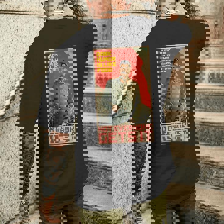 ダークユーモアは食べ物のようです スターリン・ソビエト共産主義のプロパガンダ メンズTシャツ バックプリント 彼への贈り物