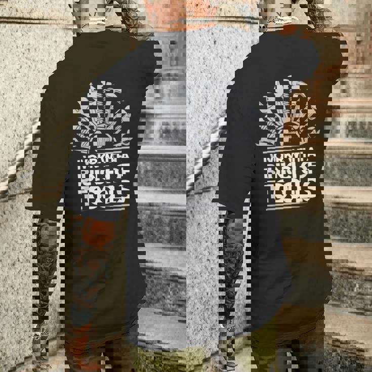 ツール 面白い メカニック 工具を使って仕事 お父さん 夫 ギフト アイデア メンズTシャツ バックプリント 彼への贈り物