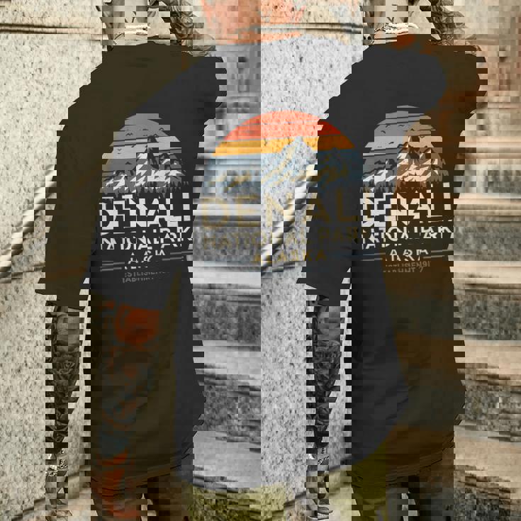 デナリ国立公園 アラスカ ハイキング キャンプ 山 お土産 メンズTシャツ バックプリント 彼への贈り物