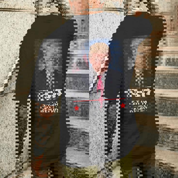 トランプはまだ私の大統領です メンズTシャツ バックプリント 彼への贈り物