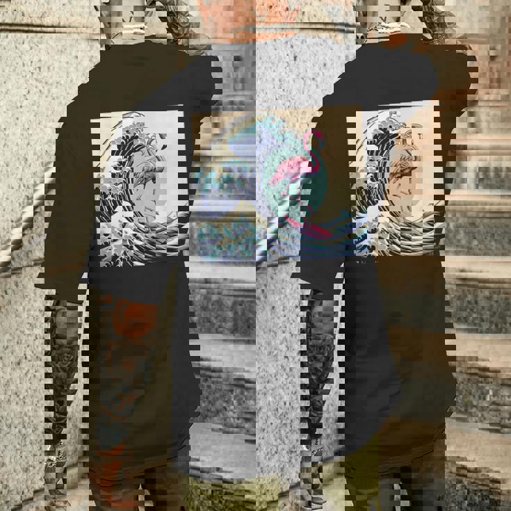 トロピカルピンク フラミンゴ グレートビッグウェーブサーファー オーシャンビーチ メンズTシャツ バックプリント 彼への贈り物