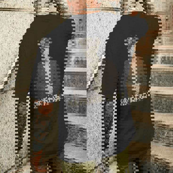 ドイツ首相オラフ・ショルツ ブラックアイパッチ 連邦議会 メンズTシャツ バックプリント 彼への贈り物