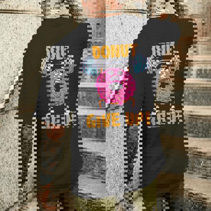 ドーナツギブアップ ワークアウト ジム ウェイトリフティング ボディービル メンズTシャツ バックプリント 彼への贈り物