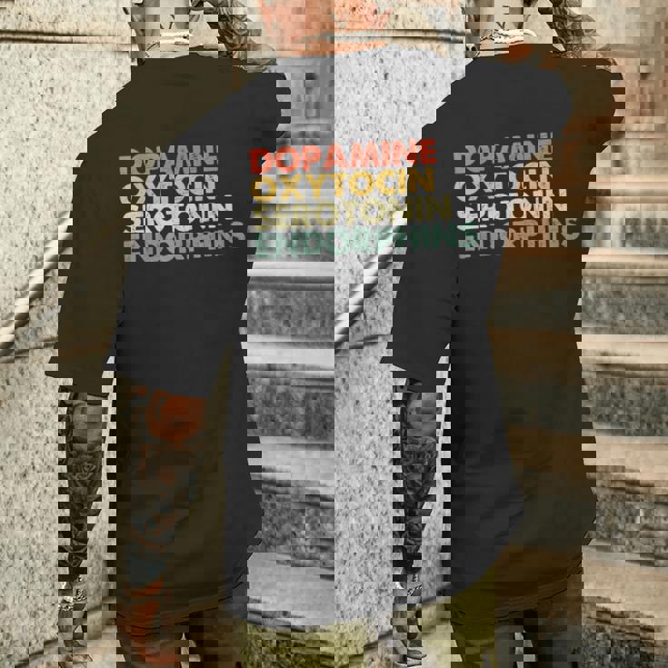 ドーパミン オキシトシン セロトニン エンドルフィン ハッピーホルモン メンズTシャツ バックプリント 彼への贈り物