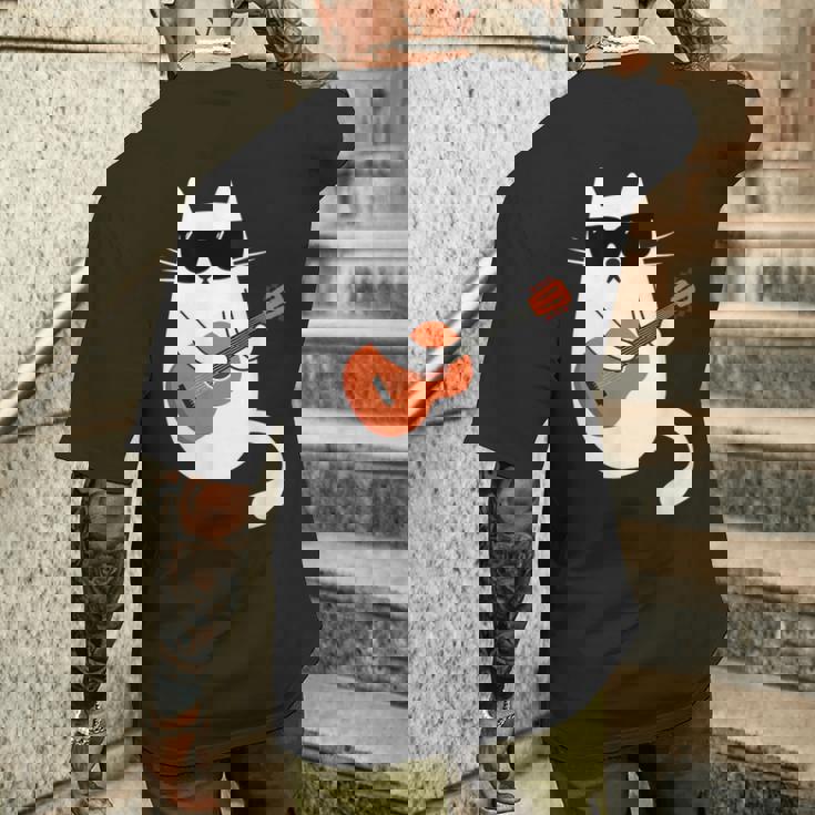 ネコとギター 猫とサングラス ネコ好き 猫飼い アコースティックギター エレキギター 音楽家 バンド ネコ 猫 メンズTシャツ バックプリント 彼への贈り物