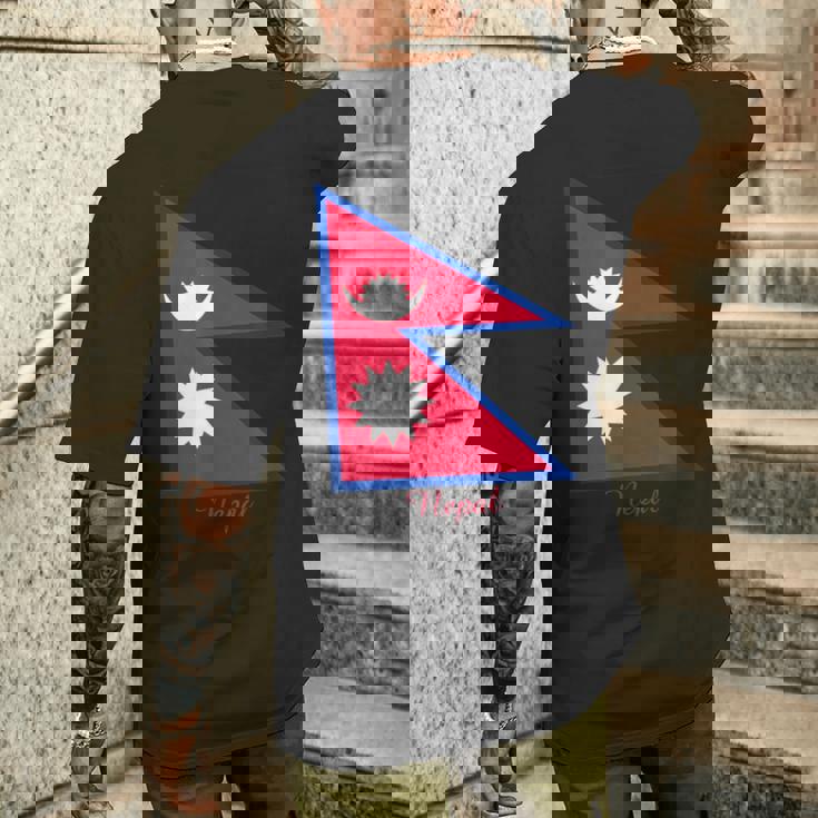 ネパールのネパール国旗のお土産。 メンズTシャツ バックプリント 彼への贈り物