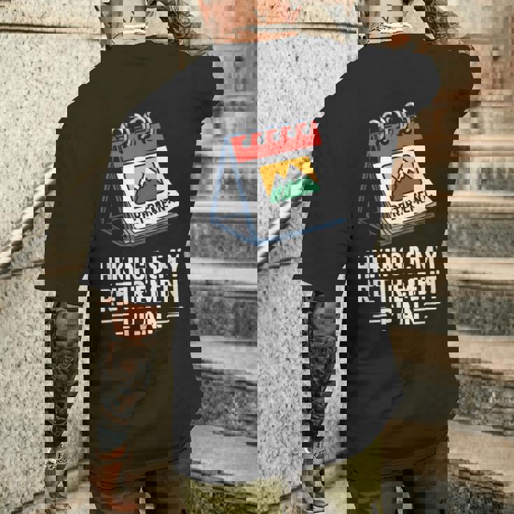 ハイキングは私の退職プラン 面白いアウトドア旅行 メンズTシャツ バックプリント 彼への贈り物