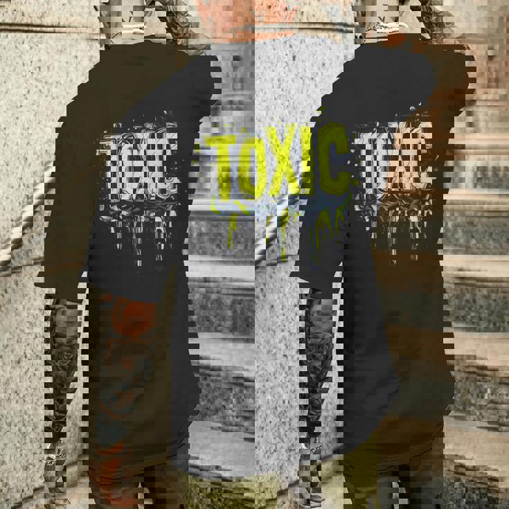 パワフルなエッジコスチュームのための大胆な有毒ステートメント。 メンズTシャツ バックプリント 彼への贈り物