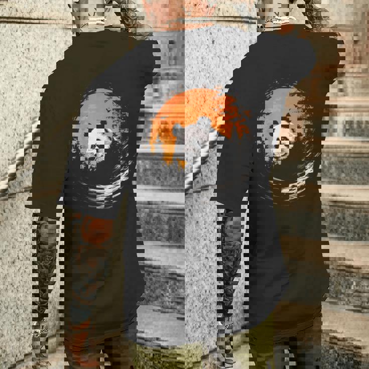 パンダ 森 ポートレート 動物好き 自然 グラフィック パンダ メンズTシャツ バックプリント 彼への贈り物