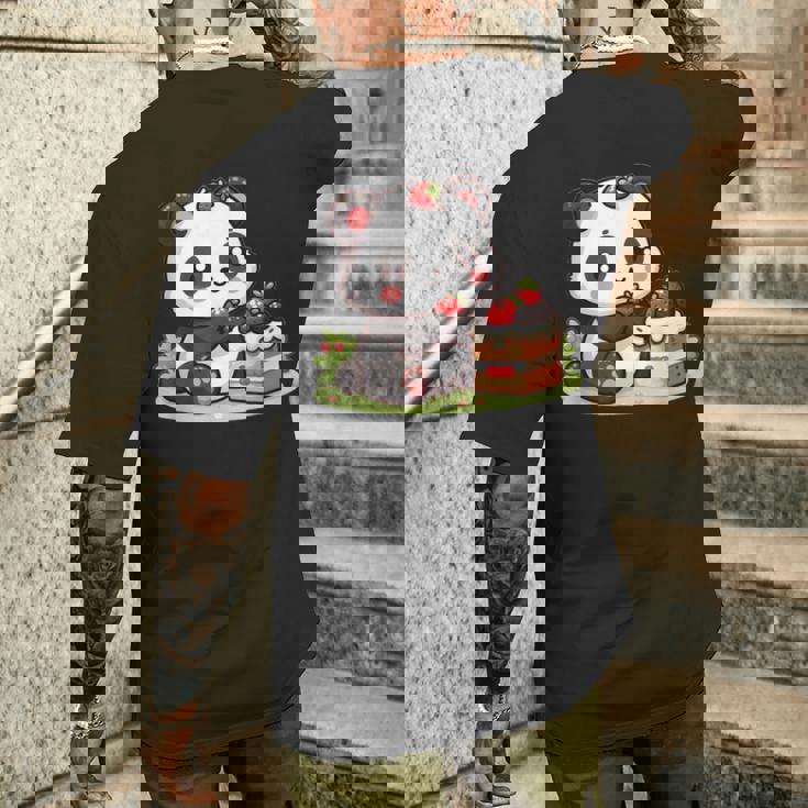 パンダを食べるストロベリーケーキ メンズTシャツ バックプリント 彼への贈り物