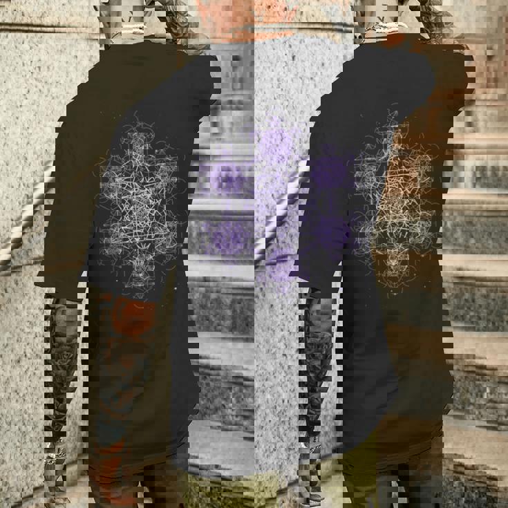 パープル フラクタル メタトロンキューブ 神聖な幾何学 スピリチュアル メンズTシャツ バックプリント 彼への贈り物