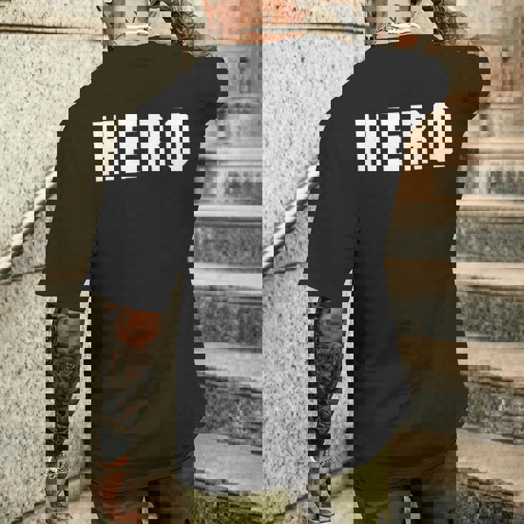 ヒーローという言葉 メンズTシャツ バックプリント 彼への贈り物