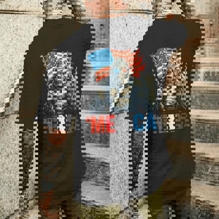 ビッグフット メリカ ロック アメリカ国旗 愛国的 7月4日 メンズTシャツ バックプリント 彼への贈り物