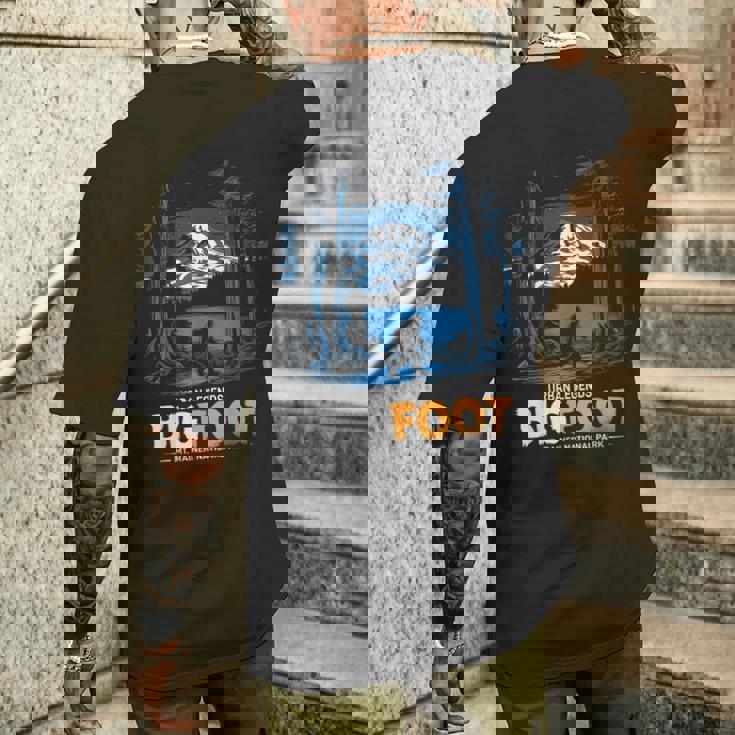 ビッグフット都市神話伝説マウントレイナー国立公園 メンズTシャツ バックプリント 彼への贈り物