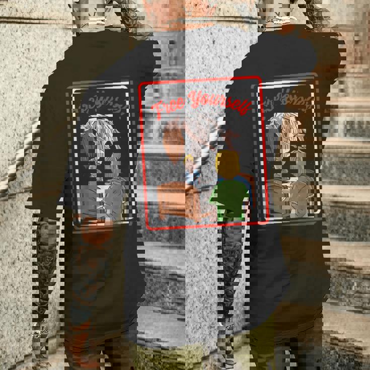 ビンテージ ホラー、取り憑かれた悪魔から解放される メンズTシャツ バックプリント 彼への贈り物