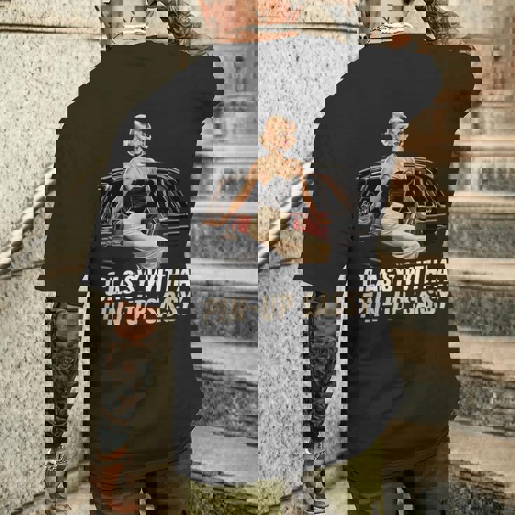 ピンナップガール クラシック オールドカー クラッシー ピンナップ生意気付き メンズTシャツ バックプリント 彼への贈り物