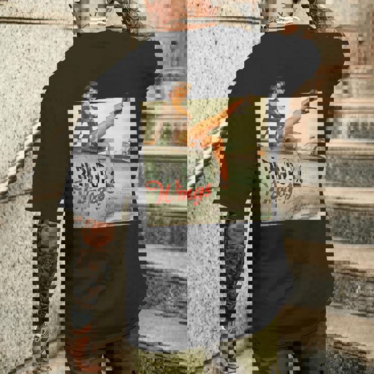 ピンナップガールの羽ビンテージポスターww2 メンズTシャツ バックプリント 彼への贈り物