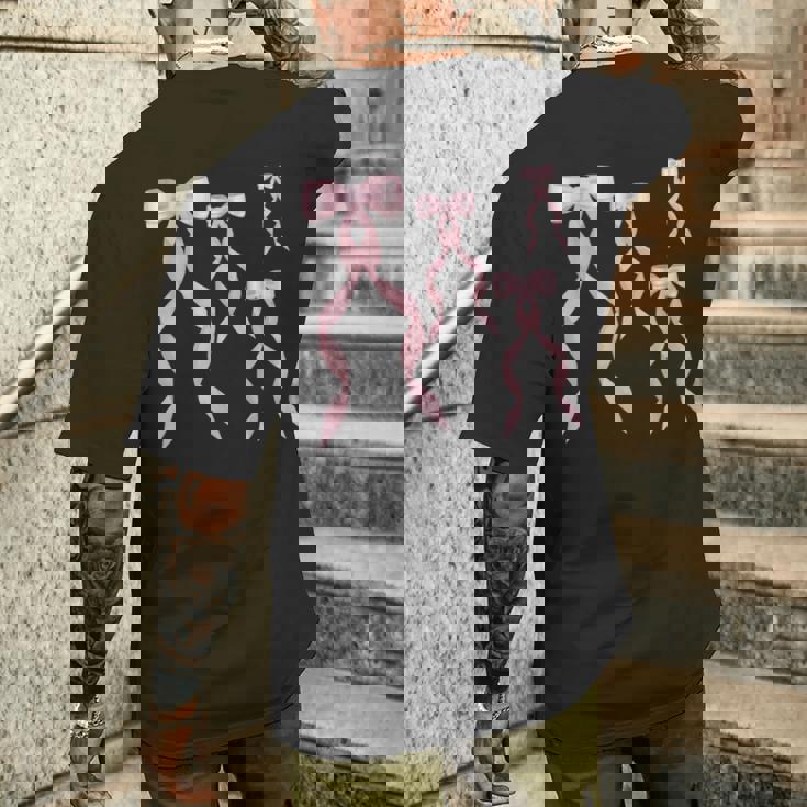 ファンシーピンクのリボンデザイン。 メンズTシャツ バックプリント 彼への贈り物