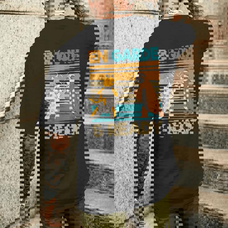 フェンシング猫ナマケモノファニーフェンサー メンズTシャツ バックプリント 彼への贈り物