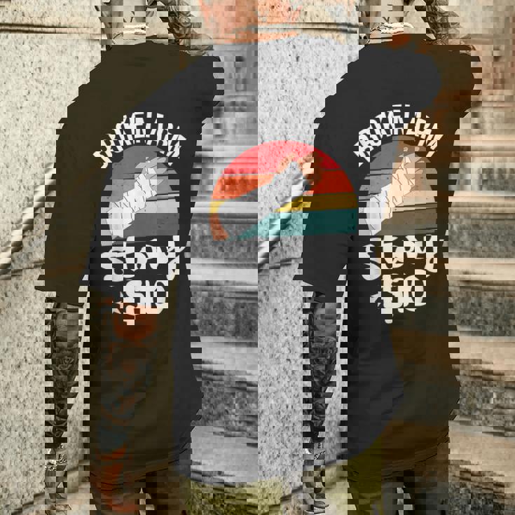 ブロークン・アーム・ストーリー $10 手の怪我 手首 面白い ヴィンテージ メンズTシャツ バックプリント 彼への贈り物