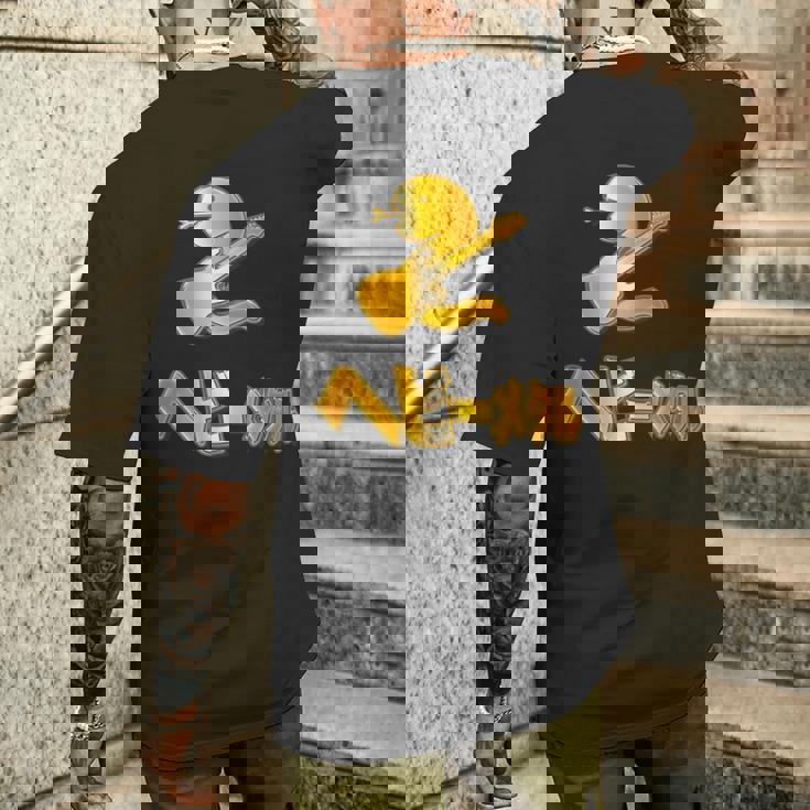 ヘビーメタル 金の蛇 ギター《へび》巳年 蛇年【どうぶつフレンズ】干支 十二支 2025 ゆるくて かわいい 動物 面白 メンズTシャツ バックプリント 彼への贈り物