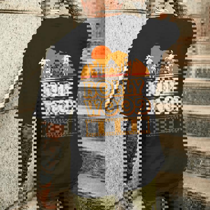 ボリウッド 映画愛好家 ヒンディーシネマ ヴィンテージ インド70年代インド メンズTシャツ バックプリント 彼への贈り物