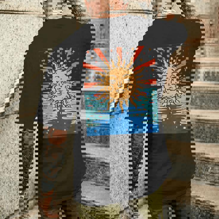 ボーホー 太陽と月 天体 三日月 フェイズ メンズTシャツ バックプリント 彼への贈り物