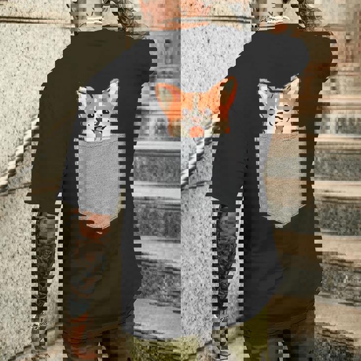 ポケットから覗く可愛いコーギーのデザイン メンズTシャツ バックプリント 彼への贈り物