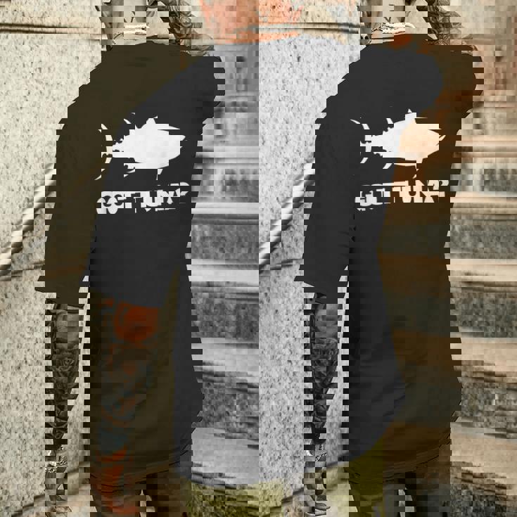 マグロの魚好きのギフト マグロを手に入れた 面白い釣り メンズTシャツ バックプリント 彼への贈り物