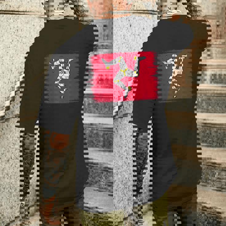 マン島の旗、マンクスの旗、トリスケリオン。ティンウォルドの日に。 メンズTシャツ バックプリント 彼への贈り物