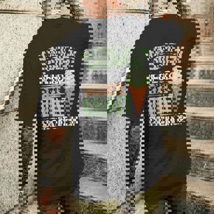 ミントチョコチップフレーバー ワッフルコーン ミントアイスクリーム メンズTシャツ バックプリント 彼への贈り物