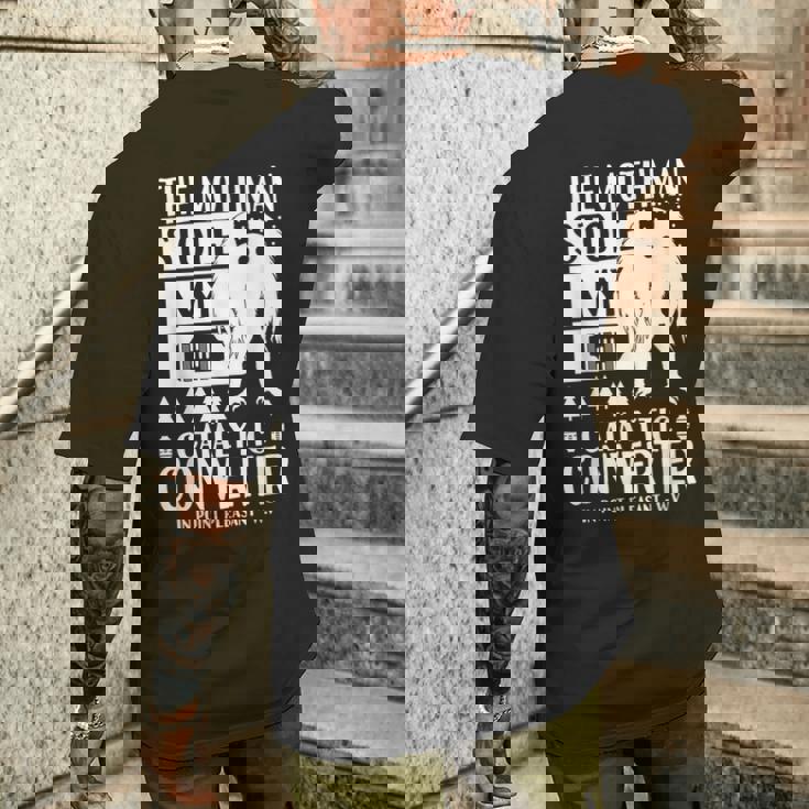 モスマンが私の触媒コンバーターを盗んだ Moth Man Cryptid メンズTシャツ バックプリント 彼への贈り物