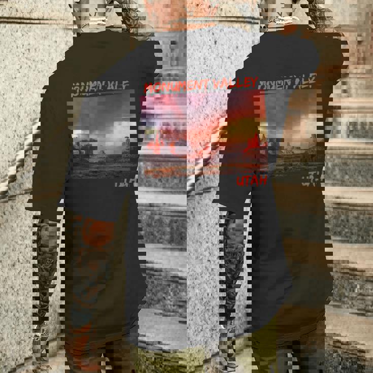 モニュメントバレーユタ州 メンズTシャツ バックプリント 彼への贈り物