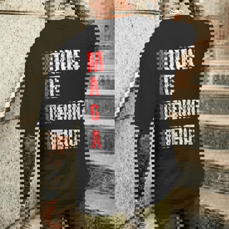 モロンはアメリカを支配している政治的ユーモアの自由のスピーチ メンズTシャツ バックプリント 彼への贈り物