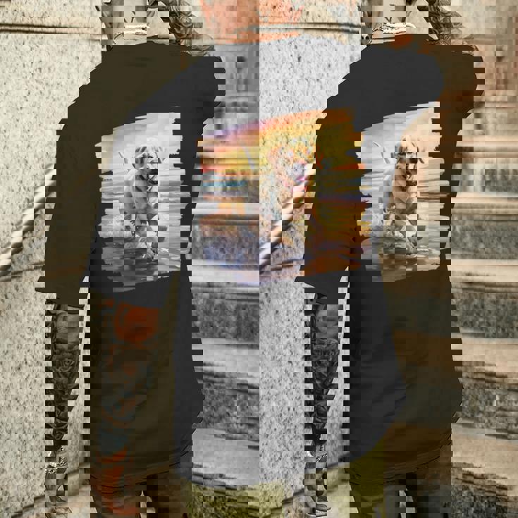 ラブラドールオンザビーチ、ラボ、犬、ラブラドール子犬 メンズTシャツ バックプリント 彼への贈り物