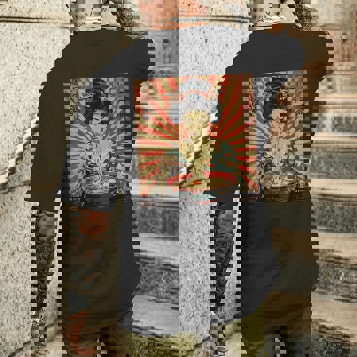 ラーメンをすする芸者 メンズTシャツ バックプリント 彼への贈り物