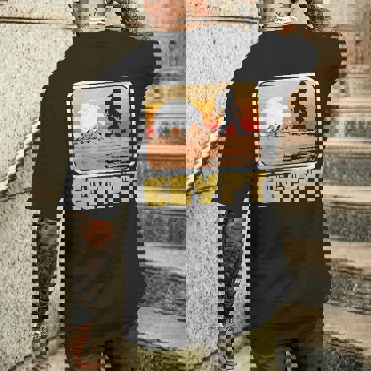 レトロ ビッグフット & ピラミッド エジプト サスカッチ グラフィック メンズTシャツ バックプリント 彼への贈り物