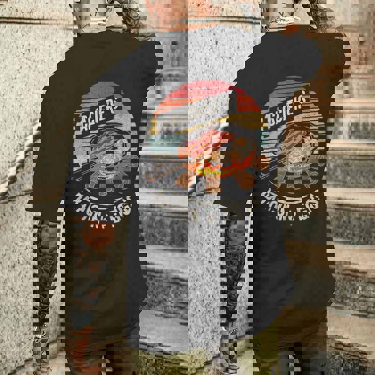 レトロ ヴィンテージ カルシファーのベーコンと卵料理 食品愛好家 メンズTシャツ バックプリント 彼への贈り物