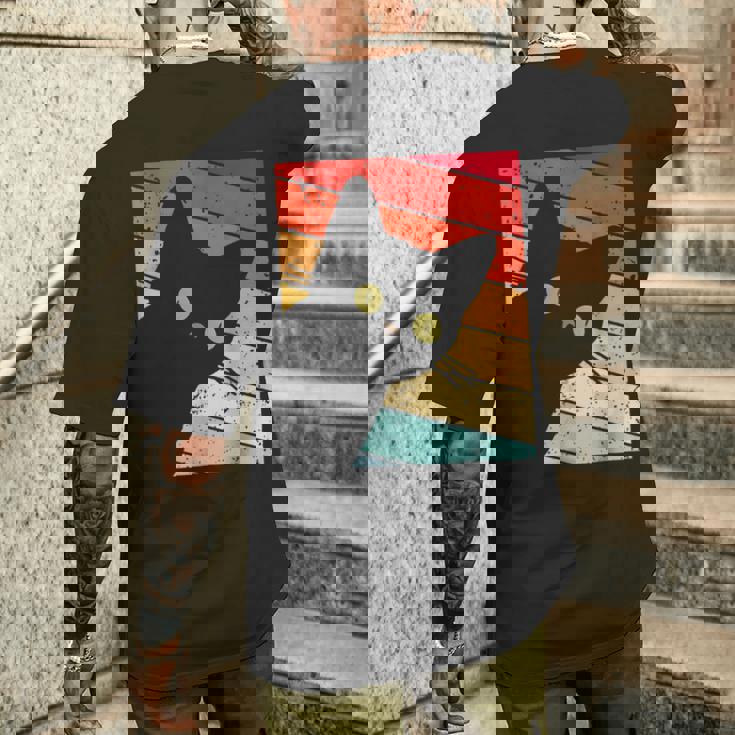 レトロな黒猫、ヴィンテージスタイルの黒猫。 メンズTシャツ バックプリント 彼への贈り物